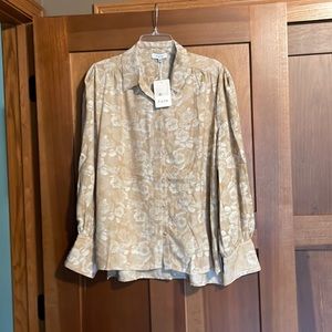 NWT Pretty blouse